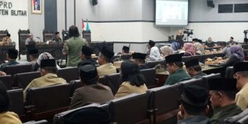 Pandangan Umum DPRD Kabupaten Blitar Terhadap LKPJ Bupati 2023. Tampak Rapat Paripurna DPRD Kabupaten Blitar dalam memberikan Pandangan Umum Fraksi (foto/ist)