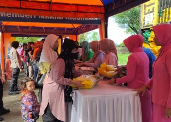 Pasar Murah Polres Kediri Dibanjiri Ibu-Ibu