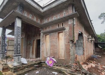 Belasan Rumah Rusak Akibat Tanah Bergerak, Warga Jombang Diungsikan