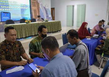 Jangkau Tenaga Pendidikan, Dispendukcapil Kota Kediri Lakukan Aktivasi IKD bagi Guru TK. Foto: Ist