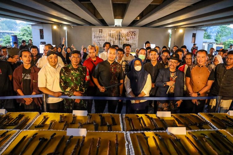 Pameran Keris Ikut Semarakkan Peringatan Ulang Tahun Jembatan Lama Kota Kediri ke -155