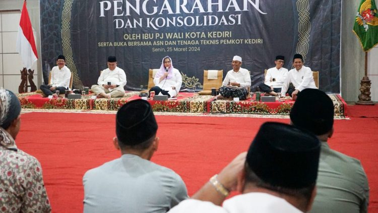 Pererat Silaturahmi, Pj Wali Kota Kediri Buka Bersama ASN Lingkup Balai Kota