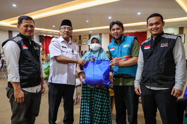 Jelang Idul Fitri, FOZ Kediri Raya dan Pemkot Kediri Berkolaborasi Salurkan Bingkisan Lebaran