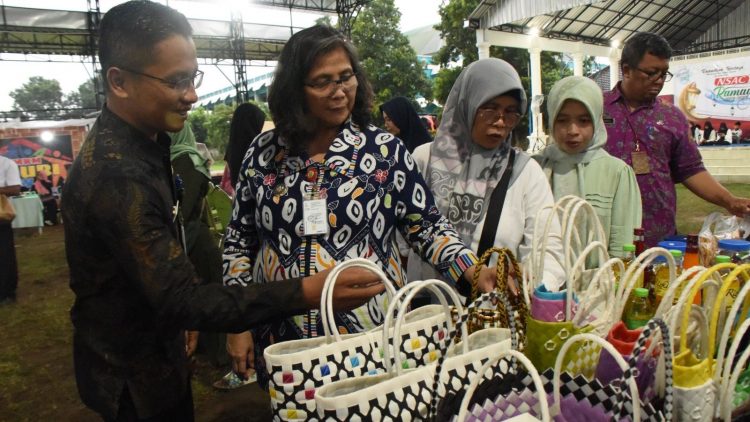 Pj Wali Kota Kediri Larisi Produk UMKM Kelurahan Ngronggo
