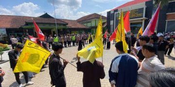 Buntut Kiai dan Gus Cabuli Belasan Santriwati, Izin Pesantren Didesak Dicabut. (foto/Bacaini)