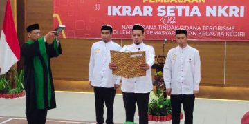 Tercerahkan, 3 Napi Teroris Ikrar Setia NKRI di Lapas Kediri. (foto/Bacaini)