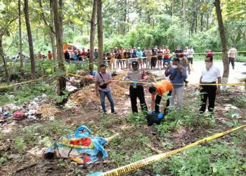 Jasad Perempuan Rambut Pirang Ditemukan Terbungkus Seprai
