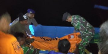 Tabrak Karang Pantai Prigi Trenggalek, Nahkoda Kapal Pemburu Ikan Tewas dan 1 Nelayan Hilang. (foto/ist)