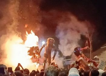 Melihat Serunya Pembakaran Ogoh-ogoh di Desa Jambu Kediri