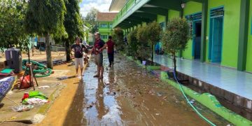Banjir dan Longsor Terjang 8 Kecamatan Trenggalek. (foto/Bacaini)