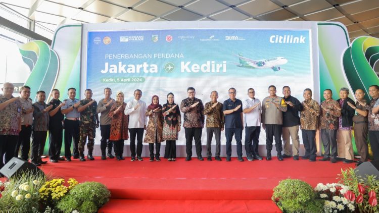 Bandara Dhoho Kediri Resmi Beroperasi, Sekda Kota Kediri Hadiri Inaugural Flight