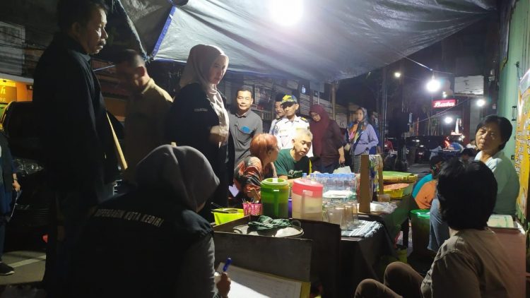 Antisipasi Patok Harga Aji Mumpung Saat Lebaran, Pemkot Kediri Minta PKL Jalan Dhoho Tulis Harga