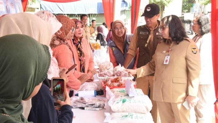 Pastikan Kemudahan Aksesbilitas Pangan, PJ Wali Kota Kediri Tinjau Gerakan Pangan Murah Serentak Nasional