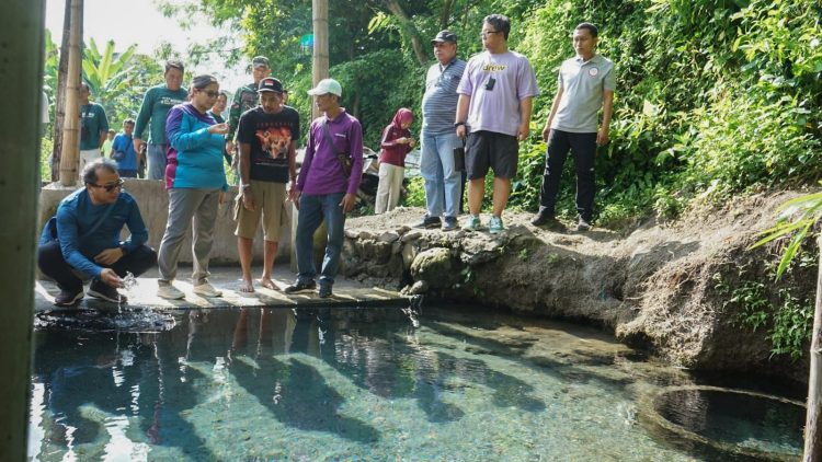 PJ Wali Kota Kediri Zanariah Tinjau Tiga Sumber Mata Air di Kota Kediri