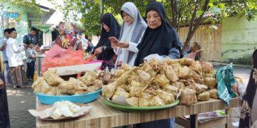 Meriahnya Lebaran Ketupat Warga Pojok Kediri. (foto/Bacaini)