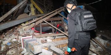 Ledakan Petasan Ratakan Rumah Warga Bangkalan, 1 Tewas dan 2 Kritis. (foto/ist)