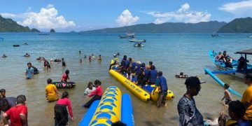 Pantai Trenggalek Masih Jadi Primadona Libur Lebaran Idul Fitri. (foto: Bacaini)