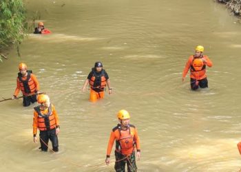 Detik-detik Mencekam Lansia Kediri Terseret Banjir Bandang