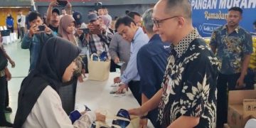 Lebaran Kian Dekat, 1.500 Paket Sembako Murah BI Kediri Ludes Diserbu Warga. (foto/ist)