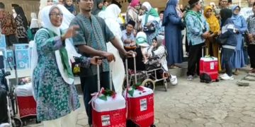 304 CJH Kota Kediri Bersiap ke Tanah Suci. (foto/Bacaini)