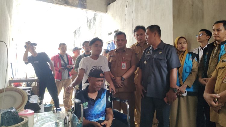 Kisah Pilu Bocah 13 Tahun Merawat Ortu Stroke: Ditangani Pemerintahan Mas Dhito Usai Viral