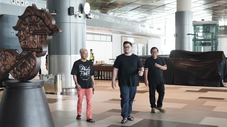 Lebaran ke-2, Mas Dhito Dampingi Menseskab Tinjau Bandara