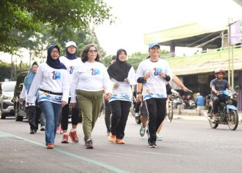 Pj Wali Kota Kediri Zanariah Lari Bareng Komunitas Pada Kediri’s Fun Run for 10th World Water Forum
