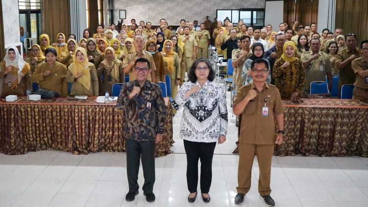 Tingkatkan Disiplin PNS dan Massifkan Gerakan Antikorupsi, Pj Wali Kota Kediri Zanariah Buka Sosialisasi Kepegawaian di Lingkungan Pemerintah Kota Kediri