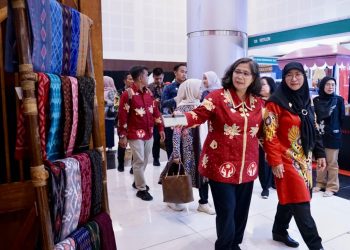 Produk Unggulan Kota Kediri Ikuti Batik, Bordir dan Aksesoris Fair 2024, Pj Wali Kota Kediri Zanariah Ajak Masyarakat Untuk Datang dan Belanja
