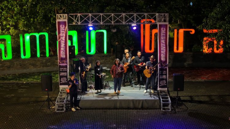 Pj Wali Kota Kediri Nikmati BrantasTic Bersama Masyarakat