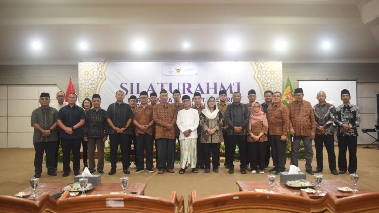 Kukuhkan Pengurus FKUB Kota Kediri Masa Bakti 2024-2029, Pj Wali Kota Kediri Ajak Jaga dan Rawat Kerukunan di Kota Kediri