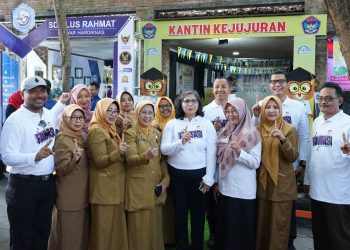 Ajarkan Pencegahan Korupsi Sejak Dini, PJ Wali Kota Kediri Launching Kantin Kejujuran Aku Bangga pada Event Fantasi