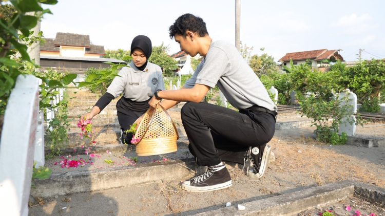 Tingkatkan Nasionalisme Lewat Tabur Bunga, Cara Pemkot Kediri Peringati HARKITNAS 2024