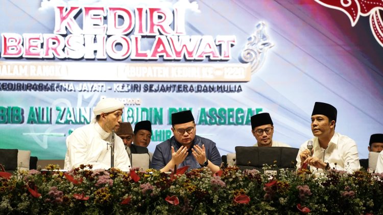 Mas Dhito Sholawatan Bareng Zahir Mania, Habib Bidin: Semoga Kabupaten Kediri Semakin Baik
