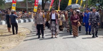 Ajakan Jaga Lingkungan Bupati Trenggalek di Upacara Larung Sembonyo. (foto/Bacaini)