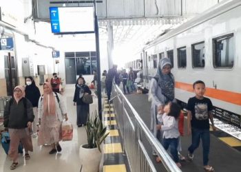 Ribuan Orang Nikmati Libur Waisak dan Cuti Bersama Melalui Stasiun Kediri