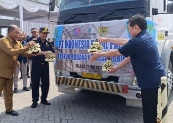 Perusahaan di Jombang Ekspor Limbah Kertas Ratusan Ton ke Cina