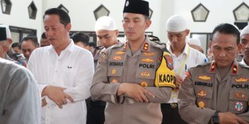 Polres Jombang Gelar Salat Gaib untuk Briptu Rian, Polisi yang Tewas Dibakar Istri. (foto/Bacaini)