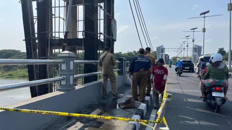 Gerak Cepat Pemkot Kediri Atasi Terbakarnya Ornamen Pada Pilar Jembatan Brawijaya