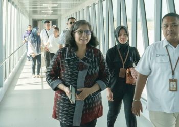 Pj Wali Kota Kediri Zanariah Jadi Penumpang First Landing Rute Balikpapan-Kediri di Bandara Internasional Dhoho Kediri
