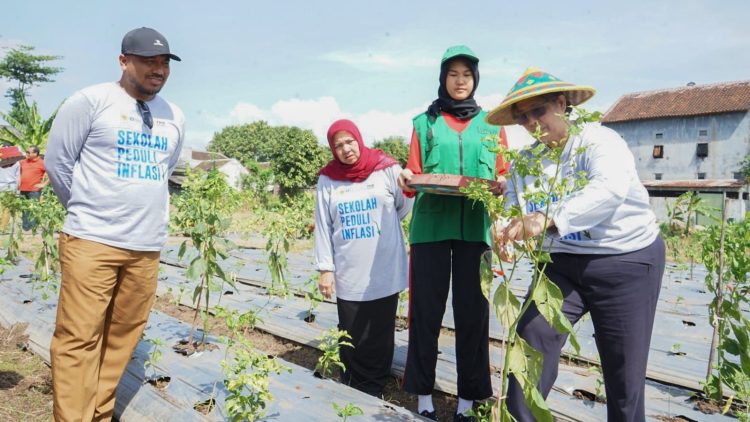 Apresiasi Penerapan Sekolah Peduli Inflasi, Pj Wali Kota Kediri : Tak Hanya Paham Inflasi, Anak-anak Punya Banyak Skill Baru