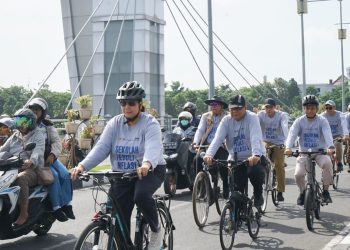 Peringati Hari Sepeda Dunia, Pj Wali Kota Kediri Bersepeda Tinjau Salah Satu Sekolah Peduli Inflasi