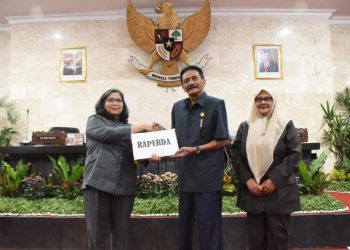 Pj Wali Kota Kediri dan DPRD Kota Kediri Tandatangani Persetujuan Bersama Dua Raperda