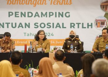 Pj Wali Kota Kediri Zanariah Beri Arahan Bimtek Pendamping Bansos untuk Rehabilitasi Rumah Tidak Layak Huni