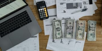 Cara Mudah Mengatur Gaji UMK agar Terhindar Judol dan Pinjol