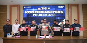 Ungkap Kasus Ekstasi dan Sabu Senilai Rp 1 Miliar, Polres Kediri Tangkap 4 Pengedar. (foto/Bacaini)