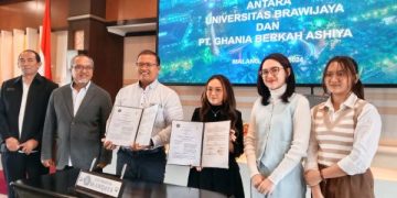 Serius Jadi Pengusaha, Happy Asmara dan Kampus UB Malang Bikin MoU Produk Kecantikan. (foto/DOK UB)