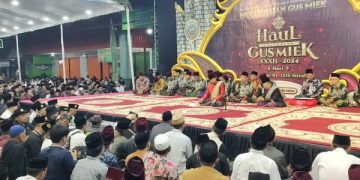 Jemaah Moloekatan Gelar Haul Gus Miek Ke-32 di Ponpes Ploso Kediri. (foto/Bacaini)