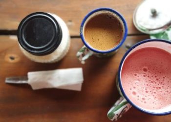 Minum Kopi Bareng Ngemil Semangka, Benarkah Berakibat Fatal? Ini Penjelasannya