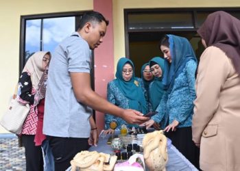 Novita Hardini Bertemu Pengerajin Batu Lumut Trenggalek yang Sudah Ekspor ke-10 Negara